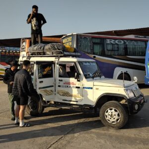 mahindra Anreise: Geländewagen